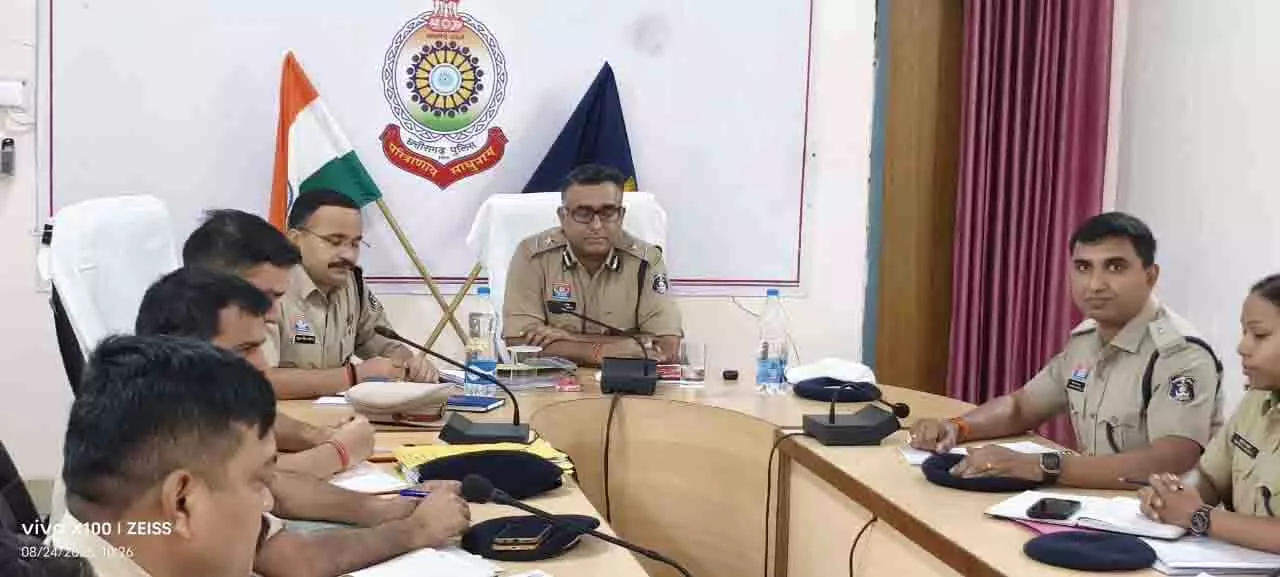 मादक पदार्थ,अवैध शराब और चाकूबाजी पर कड़ी रोक लगाने के सख्त निर्देश मादक पदार्थ,अवैध शराब और चाकूबाजी पर कड़ी रोक लगाने के सख्त निर्देश