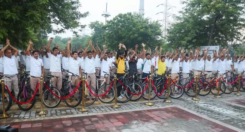 पुलिस कर्मियों ने फिट इंडिया साइकिलिंग अभियान में भाग लिया पुलिस कर्मियों ने फिट इंडिया साइकिलिंग अभियान में भाग लिया