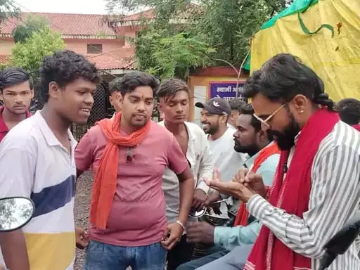 स्वामी आत्मानंद स्कूल की प्रिंसिपल चर्चा में, हिंदू संगठन भड़का स्वामी आत्मानंद स्कूल की प्रिंसिपल चर्चा में, हिंदू संगठन भड़का