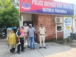 Panchkula: घर में अकेला छोड़ा गया बच्चा 2 किमी चला, पुलिस ने बचाया Panchkula: घर में अकेला छोड़ा गया बच्चा 2 किमी चला, पुलिस ने बचाया