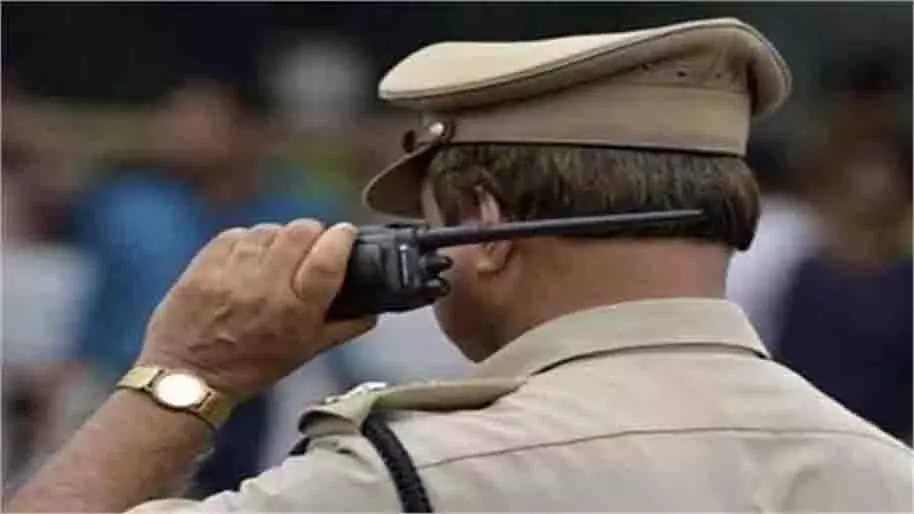 Patna : वाहन जांच के दौरान रुकने का इशारा किया तो बैरिकेड में मारी टक्कर, 3 पुलिसकर्मी घायल Patna : वाहन जांच के दौरान रुकने का इशारा किया तो बैरिकेड में मारी टक्कर, 3 पुलिसकर्मी घायल