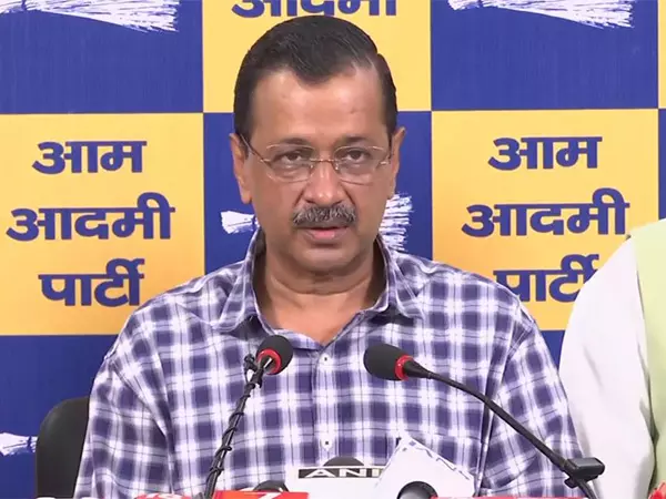 अरविंद केजरीवाल ने रामलीला मैदान में SSC उम्मीदवारों पर लाठीचार्ज की निंदा की अरविंद केजरीवाल ने रामलीला मैदान में SSC उम्मीदवारों पर लाठीचार्ज की निंदा की
