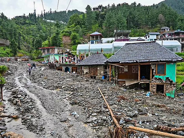 Himachal में मानसून त्रासदी: 300 से अधिक मृतक, बुनियादी ढांचा प्रभावित Himachal में मानसून त्रासदी: 300 से अधिक मृतक, बुनियादी ढांचा प्रभावित