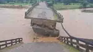 Jharkhand: बारिश ने मचाई तबाही, कंस नदी पर बना पुल ढहा Jharkhand: बारिश ने मचाई तबाही, कंस नदी पर बना पुल ढहा