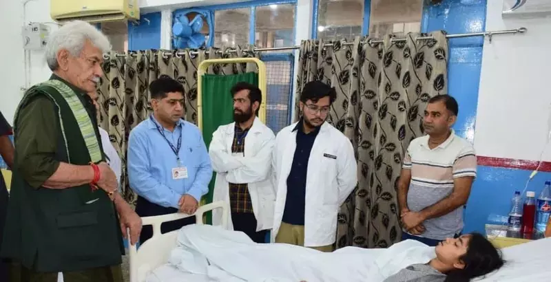 उपराज्यपाल ने चशोती बाढ़ में घायलों का हालचाल जानने के लिए जीएमसी जम्मू का दौरा किया उपराज्यपाल ने चशोती बाढ़ में घायलों का हालचाल जानने के लिए जीएमसी जम्मू का दौरा किया