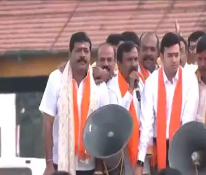 धर्मस्थल हत्याकांड: BJP MP ने मुख्यमंत्री की तत्परता पर उठाए सवाल धर्मस्थल हत्याकांड: BJP MP ने मुख्यमंत्री की तत्परता पर उठाए सवाल