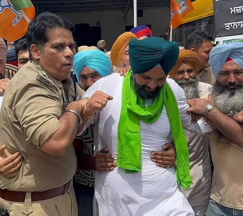 तीन दिन में दूसरी बार Punjab पुलिस ने भाजपा को शिविर लगाने से रोका तीन दिन में दूसरी बार Punjab पुलिस ने भाजपा को शिविर लगाने से रोका