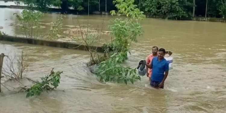 उत्तरी Odisha के कुछ हिस्सों में उफान पर नदियाँ उत्तरी Odisha के कुछ हिस्सों में उफान पर नदियाँ