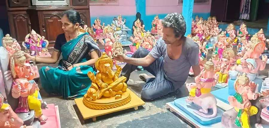 गणेश उत्सव की तैयारी: हर जगह पर्यावरण-अनुकूल मूर्तियों की स्थापना गणेश उत्सव की तैयारी: हर जगह पर्यावरण-अनुकूल मूर्तियों की स्थापना