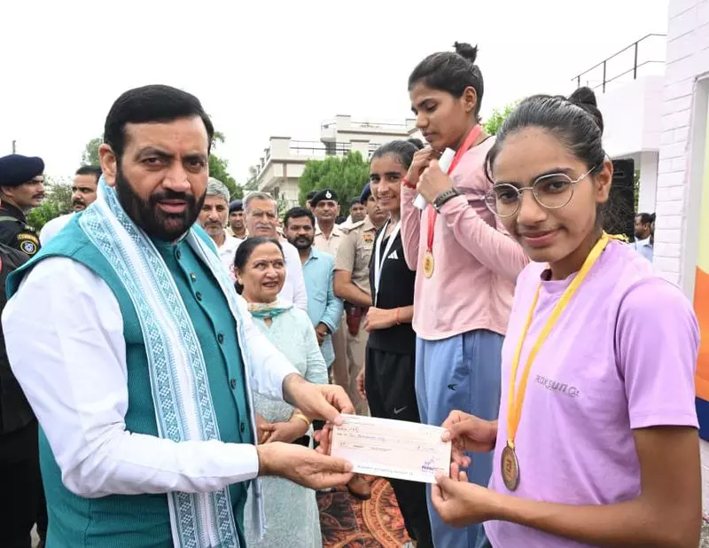Haryana : डबवाली में 63,000 से अधिक लोग ट्रैक पर उतरे, सीएम ने नशे के खिलाफ कड़ी लड़ाई का संकल्प लिया Haryana : डबवाली में 63,000 से अधिक लोग ट्रैक पर उतरे, सीएम ने नशे के खिलाफ कड़ी लड़ाई का संकल्प लिया