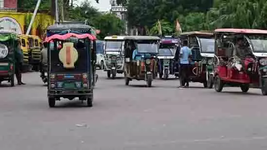 Meerut: यौन उत्पीड़न से बचने के लिए दिल्ली की महिला ई-रिक्शा से कूदी Meerut: यौन उत्पीड़न से बचने के लिए दिल्ली की महिला ई-रिक्शा से कूदी