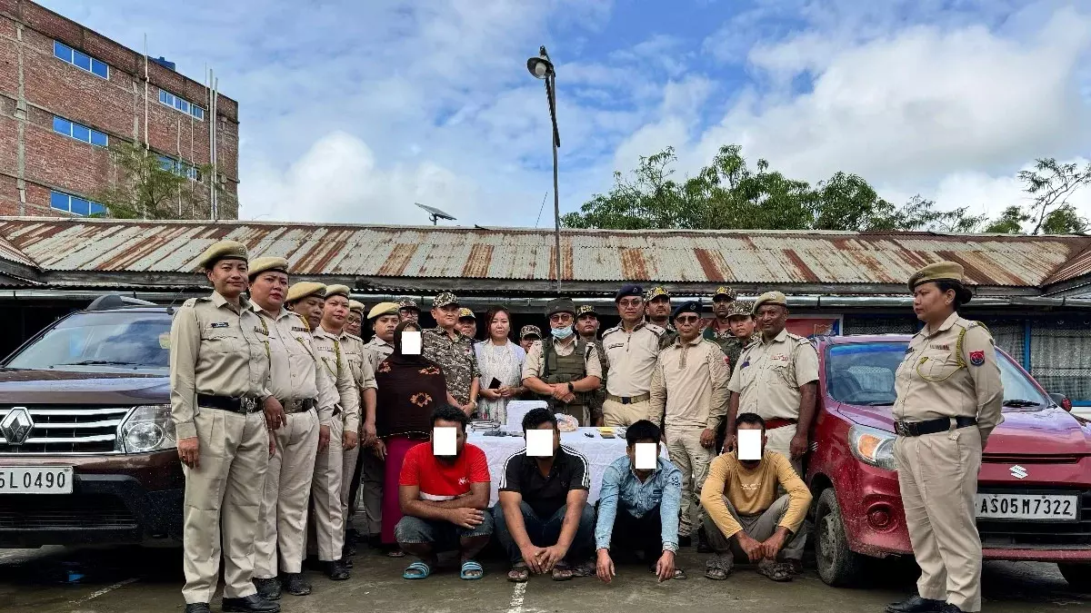 Manipur: सुरक्षा बलों ने बड़े मादक पदार्थ तस्करी मामले में पांच लोगों को गिरफ्तार किया Manipur: सुरक्षा बलों ने बड़े मादक पदार्थ तस्करी मामले में पांच लोगों को गिरफ्तार किया