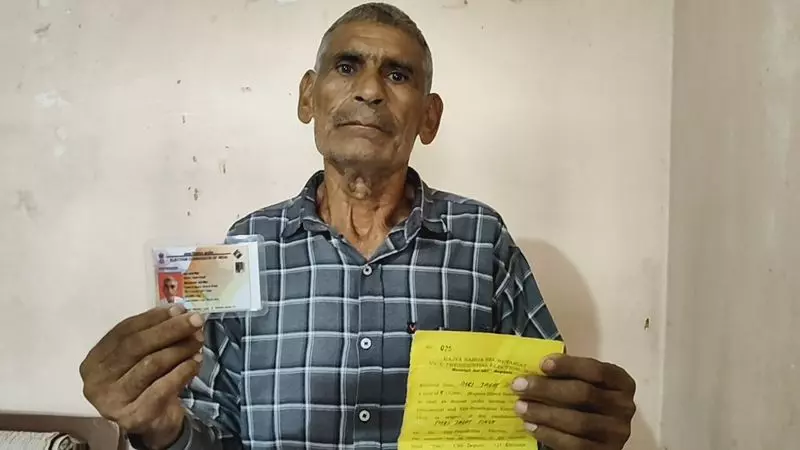 Bhiwani के एक ग्रामीण ने उपराष्ट्रपति चुनाव के लिए नामांकन पत्र दाखिल किया Bhiwani के एक ग्रामीण ने उपराष्ट्रपति चुनाव के लिए नामांकन पत्र दाखिल किया