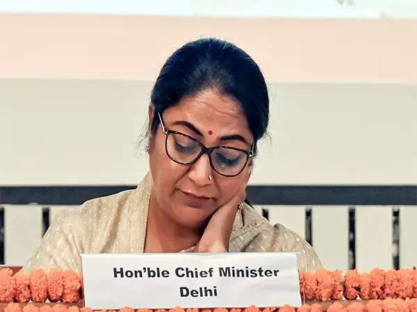 CM रेखा गुप्ता की जेड श्रेणी की CRPF सुरक्षा वापस ली गई, दिल्ली पुलिस ने फिर से कार्यभार संभाला CM रेखा गुप्ता की जेड श्रेणी की CRPF सुरक्षा वापस ली गई, दिल्ली पुलिस ने फिर से कार्यभार संभाला