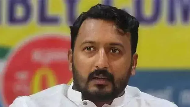 Kerala: राहुल विधायक बने रहेंगे; पार्टी ने निलंबन का फैसला किया Kerala: राहुल विधायक बने रहेंगे; पार्टी ने निलंबन का फैसला किया