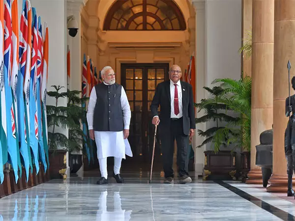 PM मोदी ने नई दिल्ली में फिजी के PM सिटिवेनी राबुका के साथ बातचीत की PM मोदी ने नई दिल्ली में फिजी के PM सिटिवेनी राबुका के साथ बातचीत की