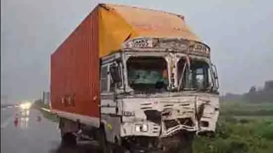 Bulandshahr: ट्रैक्टर-ट्रॉली और ट्रक की भीषण टक्कर Bulandshahr: ट्रैक्टर-ट्रॉली और ट्रक की भीषण टक्कर