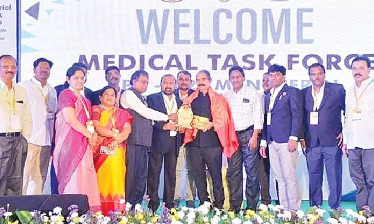 Telangana: चिकित्सा कार्यबल ने पेशे को स्वच्छ बनाने का संकल्प लिया Telangana: चिकित्सा कार्यबल ने पेशे को स्वच्छ बनाने का संकल्प लिया