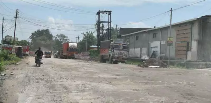 सिरमौर में NH-7 दुःस्वप्न में तब्दील, यात्रियों को भुगतना पड़ रहा है परेशानी सिरमौर में NH-7 दुःस्वप्न में तब्दील, यात्रियों को भुगतना पड़ रहा है परेशानी