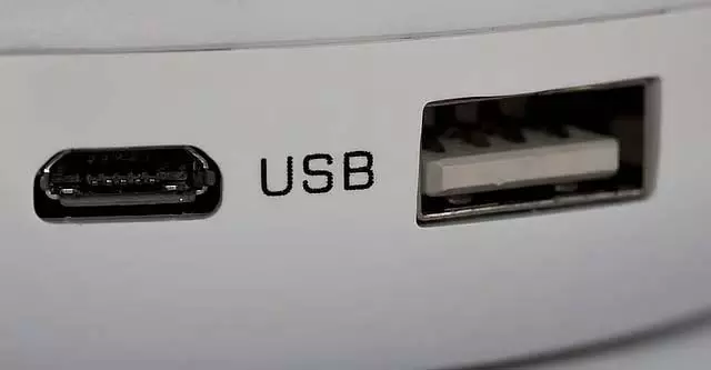 जम्मू-कश्मीर के सरकारी कार्यालयों में USB, पेन ड्राइव के इस्तेमाल पर प्रतिबंध जम्मू-कश्मीर के सरकारी कार्यालयों में USB, पेन ड्राइव के इस्तेमाल पर प्रतिबंध