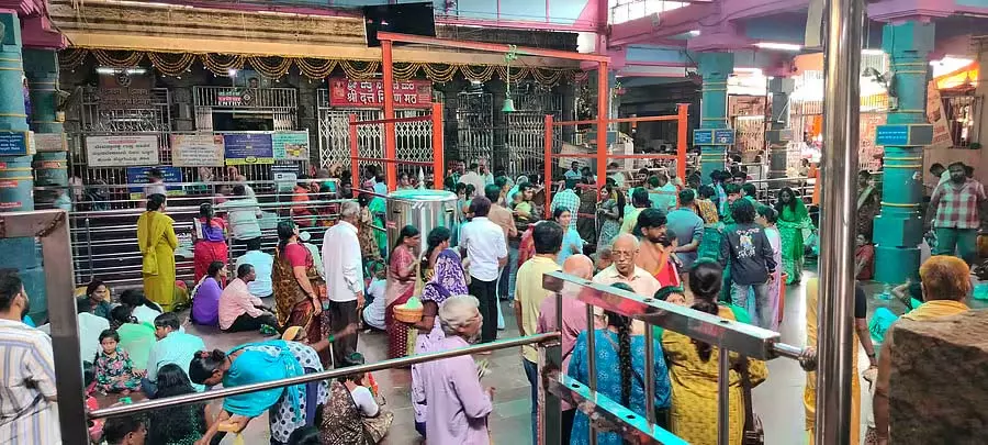 Gangapur : भगवान दत्तात्रेय महाराज के दर्शन के लिए तीर्थयात्रियों का दैनिक रेला Gangapur : भगवान दत्तात्रेय महाराज के दर्शन के लिए तीर्थयात्रियों का दैनिक रेला