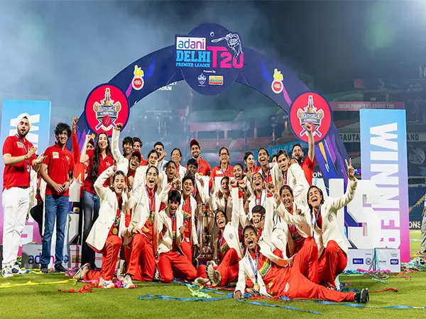 साउथ दिल्ली सुपरस्टार्ज़ ने सेंट्रल दिल्ली क्वींस को 1 रन से हराकर महिला DPL चैंपियन का खिताब जीता साउथ दिल्ली सुपरस्टार्ज़ ने सेंट्रल दिल्ली क्वींस को 1 रन से हराकर महिला DPL चैंपियन का खिताब जीता