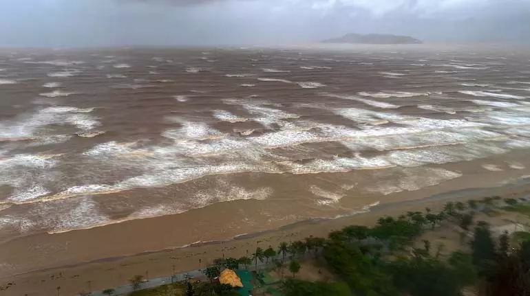 Vietnam तट के निकट तूफान काजीकी के लिए तैयार Vietnam तट के निकट तूफान काजीकी के लिए तैयार