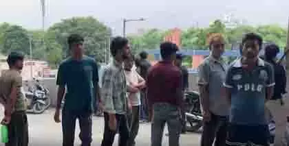 Greater Noida : बाइक और कार की टक्कर में चार लोगों की मौत Greater Noida : बाइक और कार की टक्कर में चार लोगों की मौत