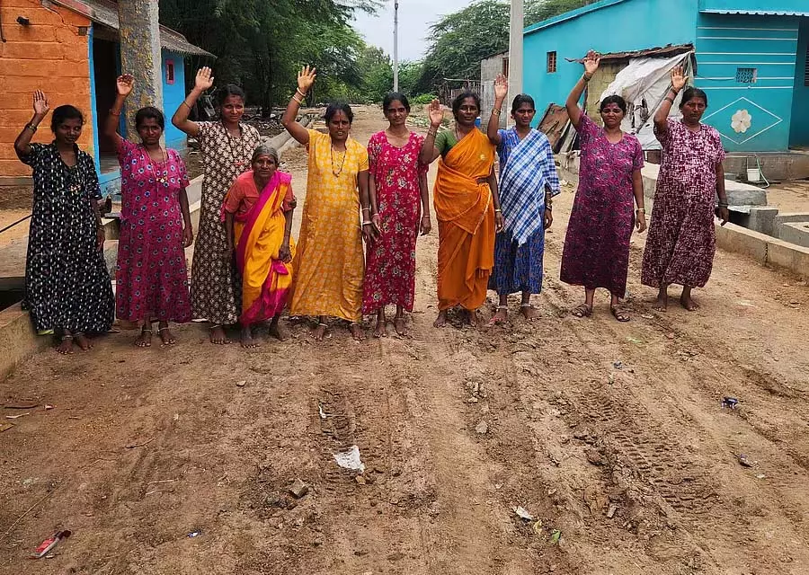 Santhemarahalli : काम पूरा करने के लिए महिलाओं का विरोध प्रदर्शन Santhemarahalli : काम पूरा करने के लिए महिलाओं का विरोध प्रदर्शन