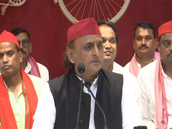 Akhilesh Yadav ने अमित शाह की टिप्पणी पर साधा निशाना Akhilesh Yadav ने अमित शाह की टिप्पणी पर साधा निशाना