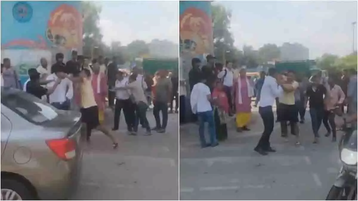 Delhi: ट्रैफिक पुलिस पर युवकों की हिंसक हरकत, मामला दर्ज Delhi: ट्रैफिक पुलिस पर युवकों की हिंसक हरकत, मामला दर्ज
