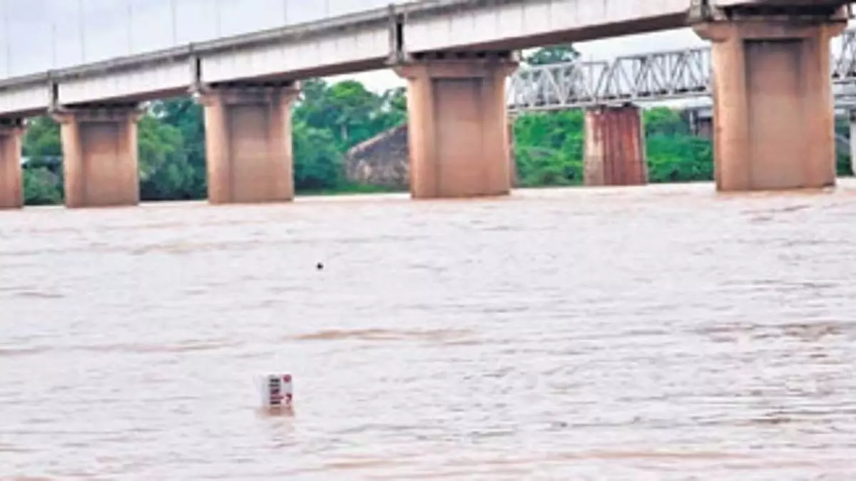 rains के बाद नदियों के उफान पर होने से ओडिशा के पाँच ज़िलों में बाढ़ की चेतावनी rains के बाद नदियों के उफान पर होने से ओडिशा के पाँच ज़िलों में बाढ़ की चेतावनी