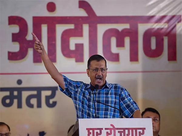 संविधान संशोधन विधेयक पर केजरीवाल का Amit Shah पर हमला संविधान संशोधन विधेयक पर केजरीवाल का Amit Shah पर हमला