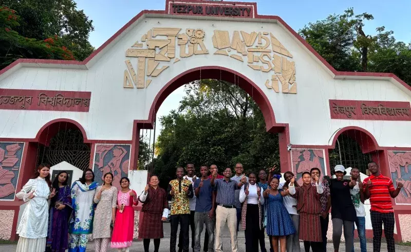 Assam: तेजपुर विश्वविद्यालय में 22 देशों के छात्रों का नामांकन Assam: तेजपुर विश्वविद्यालय में 22 देशों के छात्रों का नामांकन