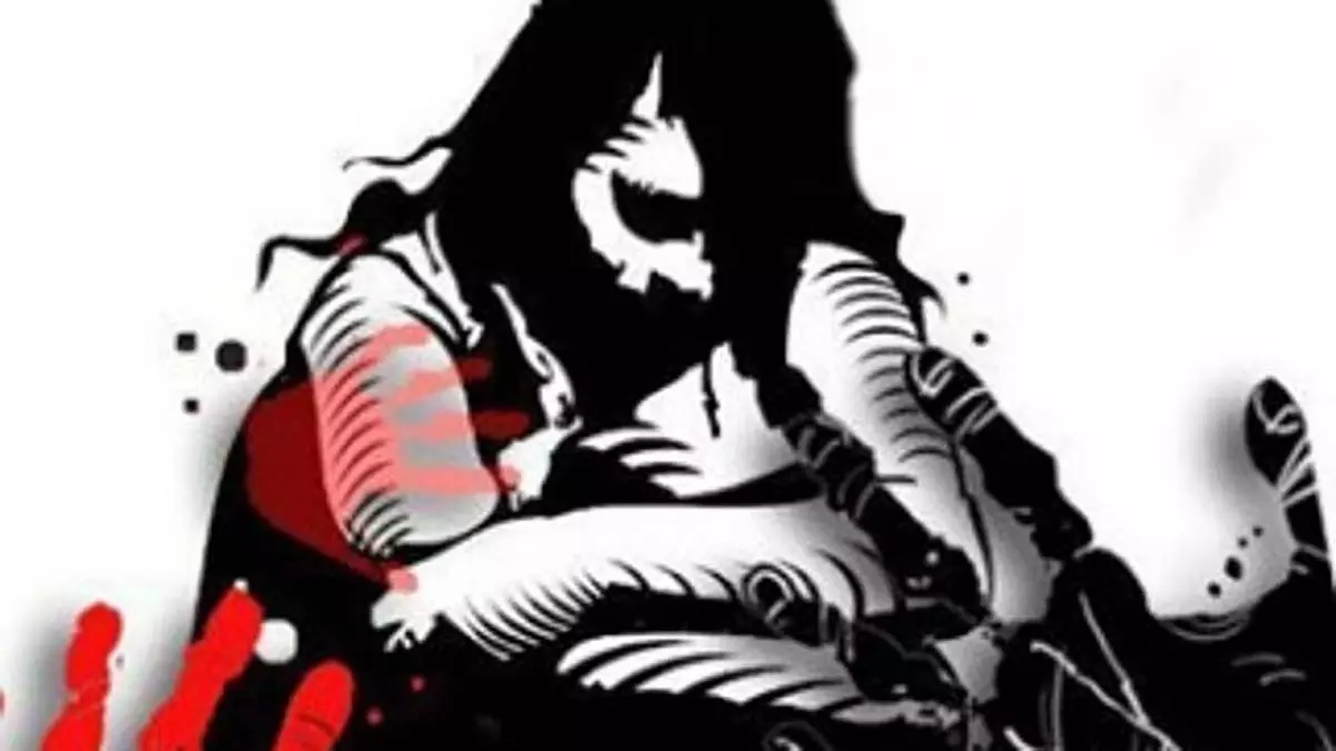 Telangana सीमा के पास आदिवासी महिला से सामूहिक बलात्कार; दो संदिग्धों की तलाश जारी Telangana सीमा के पास आदिवासी महिला से सामूहिक बलात्कार; दो संदिग्धों की तलाश जारी
