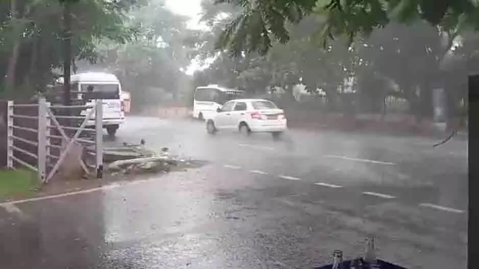 निम्न दबाव के कारण Odisha के कई जिलों में भारी बारिश की संभावना निम्न दबाव के कारण Odisha के कई जिलों में भारी बारिश की संभावना