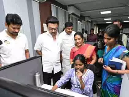 Chennai: स्टालिन ने सीएम हेल्पलाइन का निरीक्षण किया Chennai: स्टालिन ने सीएम हेल्पलाइन का निरीक्षण किया