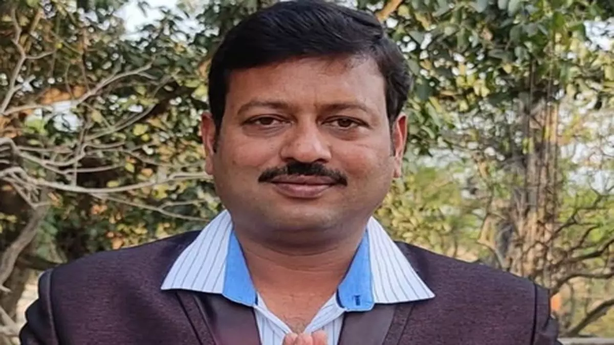 पश्चिम बंगाल शिक्षक भर्ती घोटाले में टीएमसी विधायक जीवन कृष्ण साहा गिरफ्तार पश्चिम बंगाल शिक्षक भर्ती घोटाले में टीएमसी विधायक जीवन कृष्ण साहा गिरफ्तार