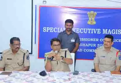 Hyderabad: रेव पार्टी पर ईगल का छापा, छह गिरफ्तार Hyderabad: रेव पार्टी पर ईगल का छापा, छह गिरफ्तार