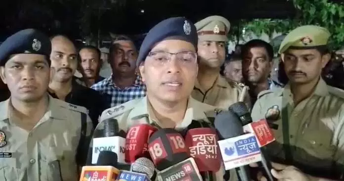 Gonda पुलिस मुठभेड़: शातिर हत्यारोपी अभियुक्त घायल, असलहा और मोटरसाइकिल बरामद Gonda पुलिस मुठभेड़: शातिर हत्यारोपी अभियुक्त घायल, असलहा और मोटरसाइकिल बरामद