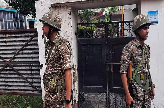 भर्ती भ्रष्टाचार मामले में ईडी की नजर बिचौलिए प्रसन्ना के ससुराल पर भर्ती भ्रष्टाचार मामले में ईडी की नजर बिचौलिए प्रसन्ना के ससुराल पर