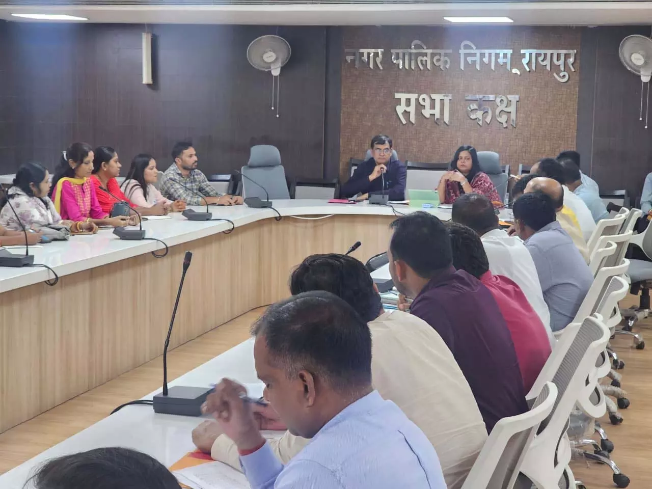 जोन कार्यालय के क्षेत्र में प्रतिदिन 100 डिमांड बिल वितरित करने के दिए निर्देश जोन कार्यालय के क्षेत्र में प्रतिदिन 100 डिमांड बिल वितरित करने के दिए निर्देश