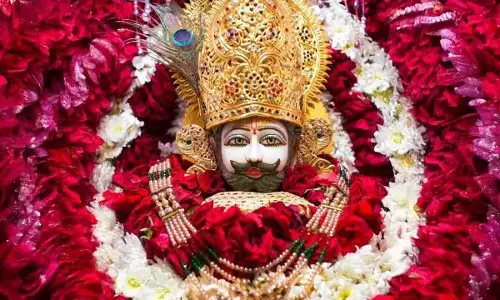Khatu Shyam Chalisa: श्याम चालीसा से करें अपने दिन की शुरुआत, जीवन में आएगी खुशहाली Khatu Shyam Chalisa: श्याम चालीसा से करें अपने दिन की शुरुआत, जीवन में आएगी खुशहाली