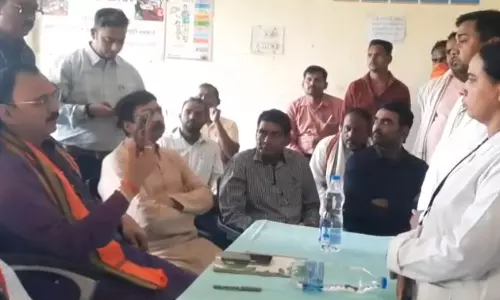 स्वास्थ्य मंत्री ने CMHO को सस्पेंड करने की चेतावनी दी, जांच मशीन को जल्द ठीक करने के दिए निर्देश स्वास्थ्य मंत्री ने CMHO को सस्पेंड करने की चेतावनी दी, जांच मशीन को जल्द ठीक करने के दिए निर्देश