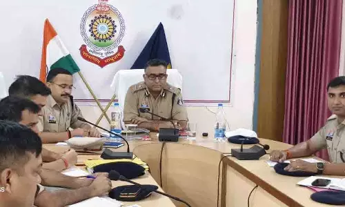 मादक पदार्थ,अवैध शराब और चाकूबाजी पर कड़ी रोक लगाने के सख्त निर्देश मादक पदार्थ,अवैध शराब और चाकूबाजी पर कड़ी रोक लगाने के सख्त निर्देश