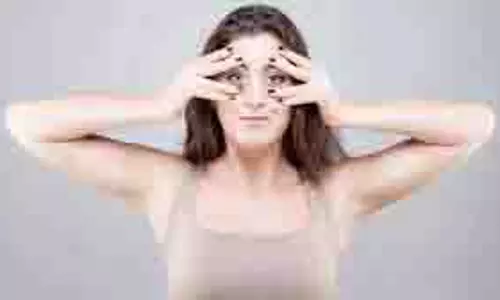 Yoga: चेहरे को टोन और टाइट रखते हैं ये 3 योगासन, जानें इन्हें करने का सही तरीका Yoga: चेहरे को टोन और टाइट रखते हैं ये 3 योगासन, जानें इन्हें करने का सही तरीका