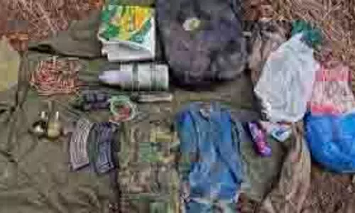 Jammu Kashmir :सुरक्षा बलों ने एके-47 समेत हथियारों का जखीरा बरामद किया Jammu Kashmir :सुरक्षा बलों ने एके-47 समेत हथियारों का जखीरा बरामद किया
