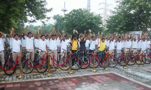पुलिस कर्मियों ने फिट इंडिया साइकिलिंग अभियान में भाग लिया