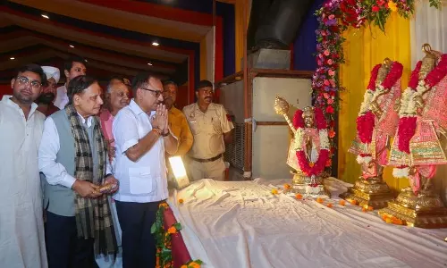 BJP के सचदेवा ने दुर्गा पूजा समितियों को पूर्ण समर्थन देने का वादा किया BJP के सचदेवा ने दुर्गा पूजा समितियों को पूर्ण समर्थन देने का वादा किया