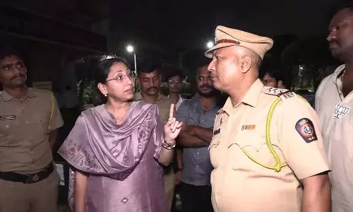Palghar : विधायक ने वसई में देर रात बारों पर छापा मारा, पुलिस की निष्क्रियता पर सवाल उठाया